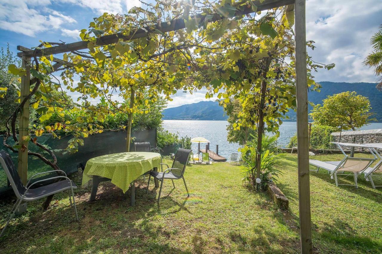 Il Glicine Appartamento Con Darsena Privata A Lago Петтенаско Экстерьер фото